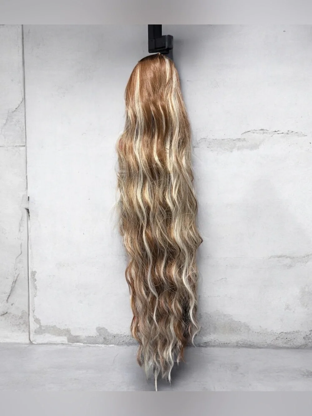 Long 24/26 Inch Wavy Claw Clip Ponytail Extension Brown Blonde Highlights